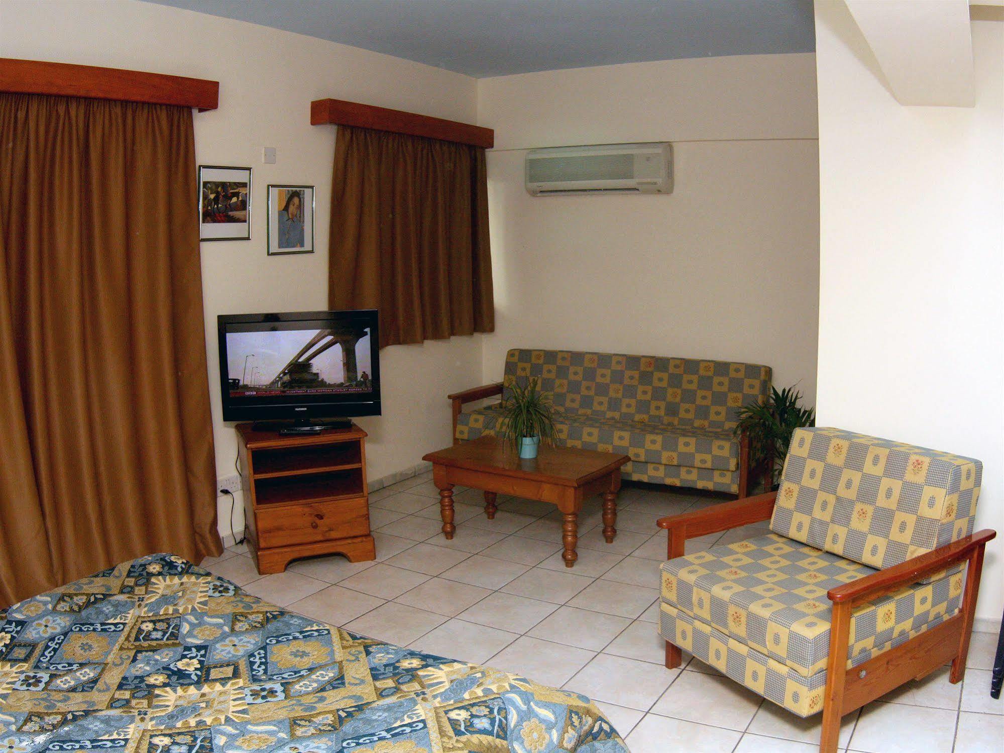 Palm Sea Beach Hotel Apartments Larnaca Zewnętrze zdjęcie