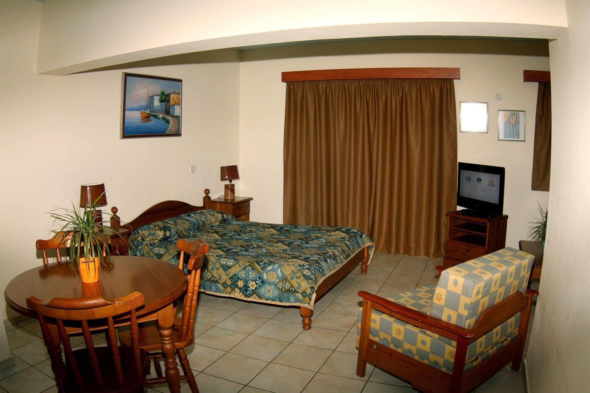 Palm Sea Beach Hotel Apartments Larnaca Zewnętrze zdjęcie