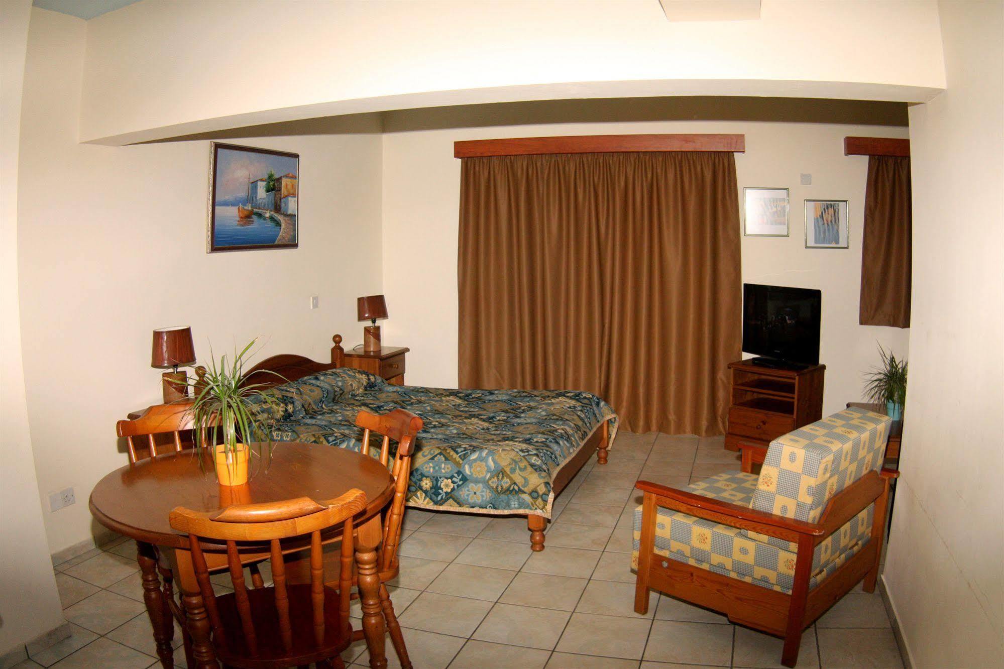 Palm Sea Beach Hotel Apartments Larnaca Zewnętrze zdjęcie